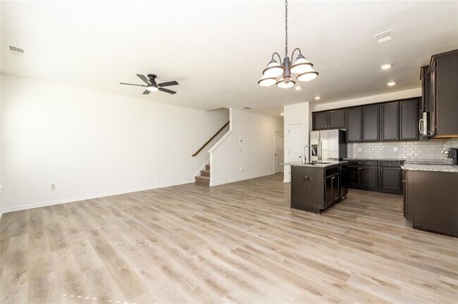 Foto del edificio - 4950 Elm Brook Dr