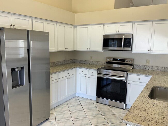 Building Photo - 5660 Loma Vista Dr W