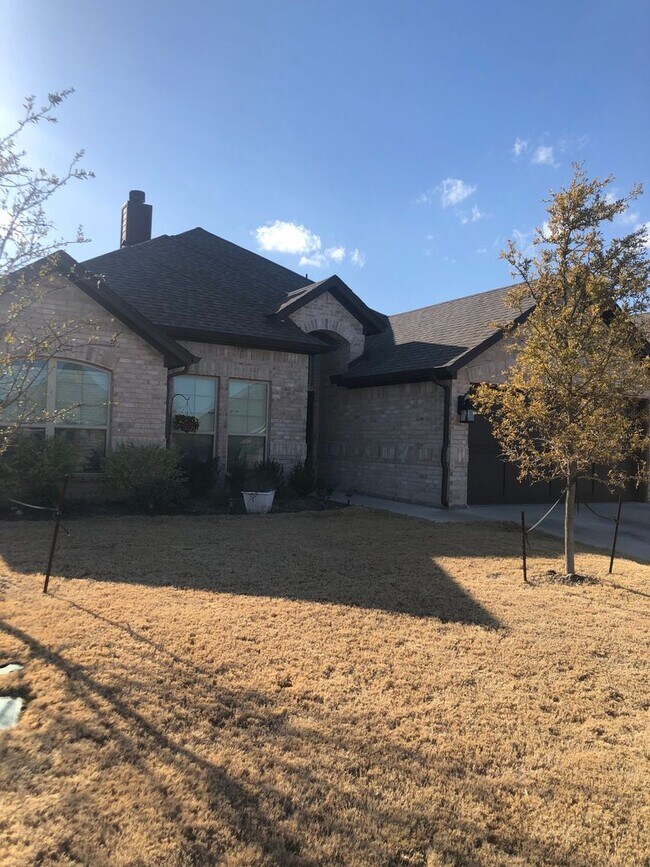 Foto del edificio - 4 Bdrm/2Bath in the Heart of Weatherford!