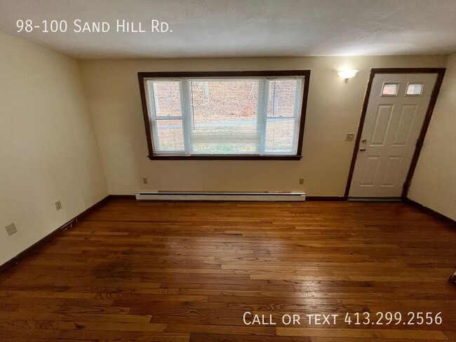 Building Photo - Charming 3 BR in a Quiet Amherst Location