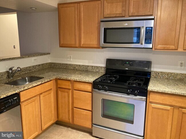 Building Photo - 2514 Markham Ln