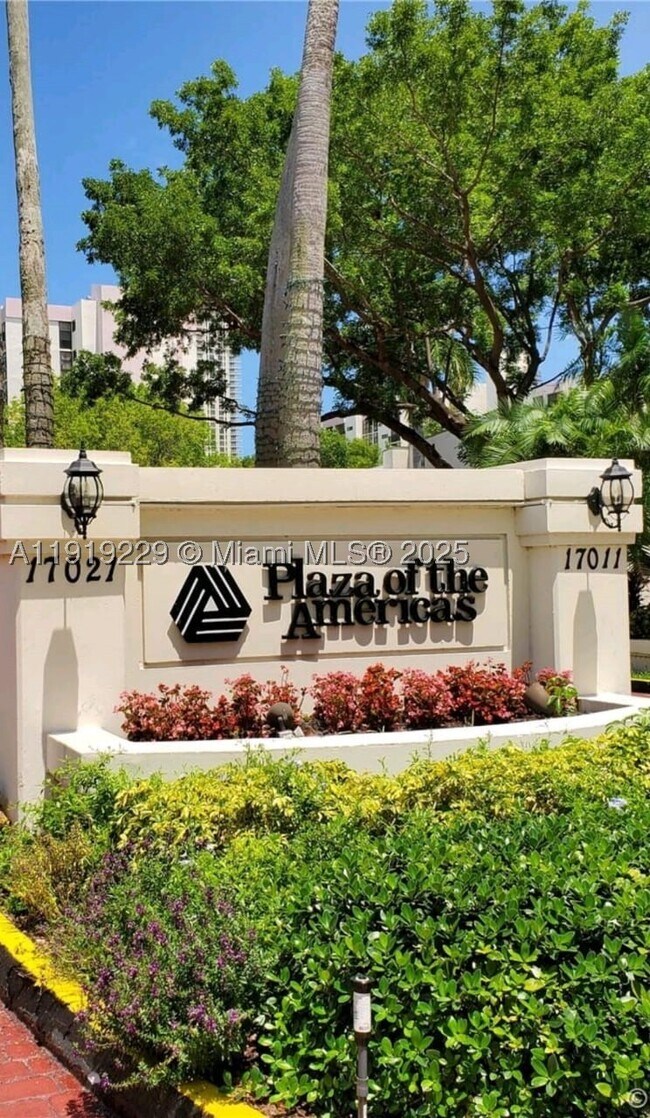 Foto del edificio - 17021 N Bay Rd