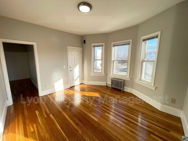 Foto del edificio - 315 Bullocks Point Ave