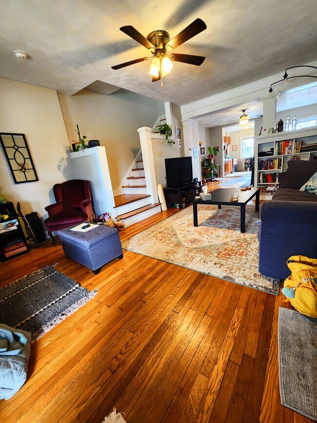 Foto del edificio - 5846 Burchfield Ave