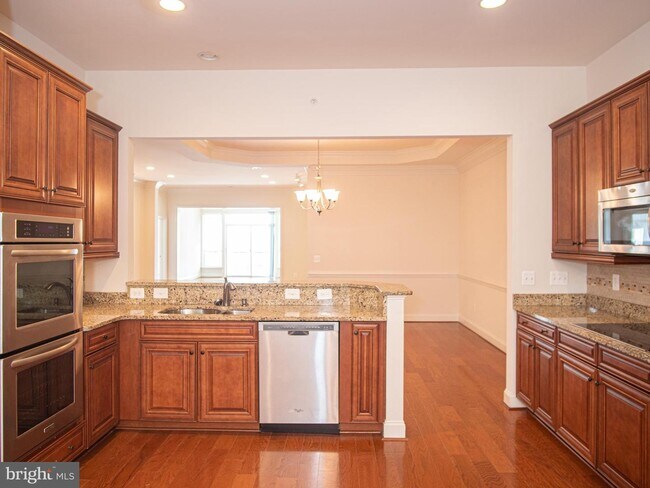 Building Photo - 3100 Stone Cliff Dr