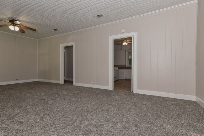 Building Photo - 3814 Roberts St