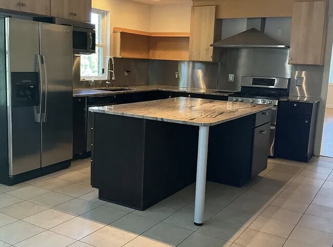 Building Photo - Spacious Contemporary Brentwood Home with Main-Level Primary Suite- Home Office/Remote Work Friendly