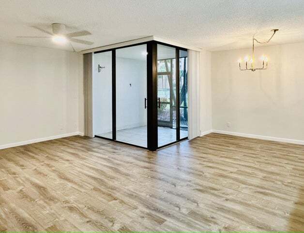 Foto del edificio - 500 Egret Cir