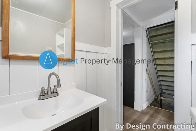 Building Photo - Beautiful, Renovated 4-bed, 2-bathroom Home