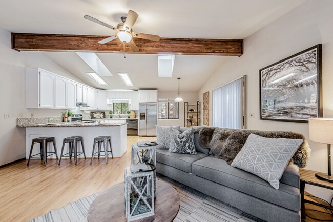 Foto del edificio - 5603 Sierra Springs Dr