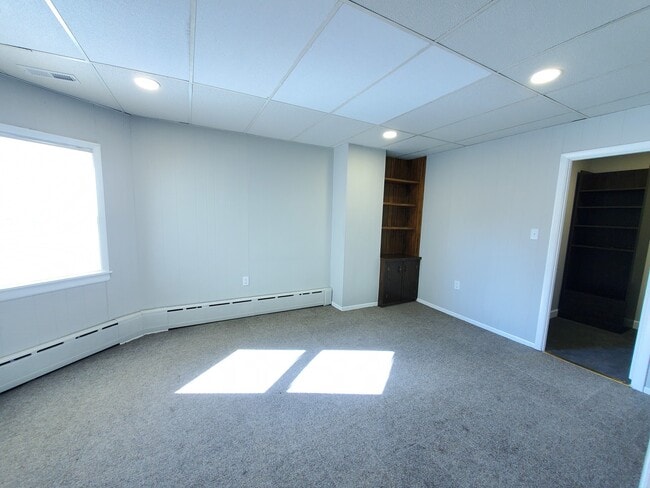 Building Photo - 2742 W Montrose Ave
