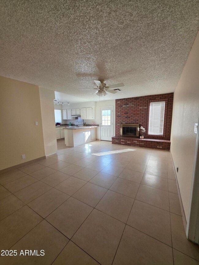 Foto del edificio - 10470 E Clinton St