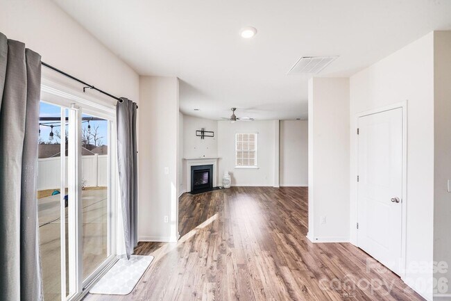 Foto del edificio - 7411 Foxgate Cir