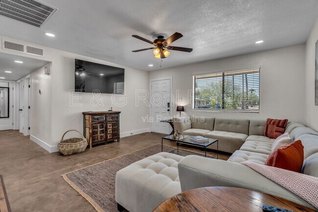 Foto del edificio - 1207 W 15th St