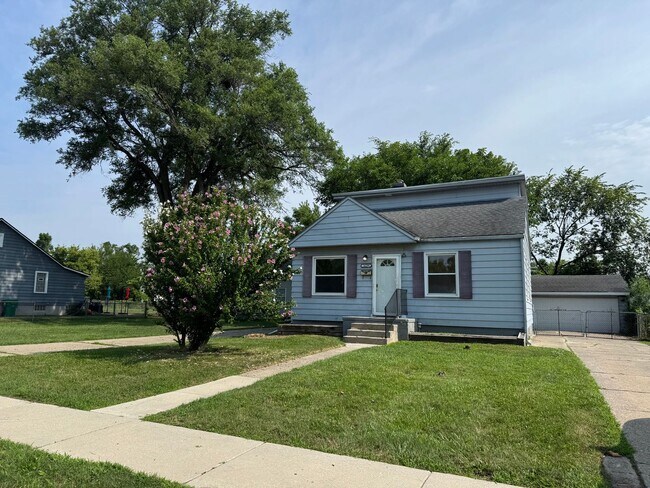 Foto del edificio - Gorgeous 3 bed 2 bath Eastpointe bungalow ...