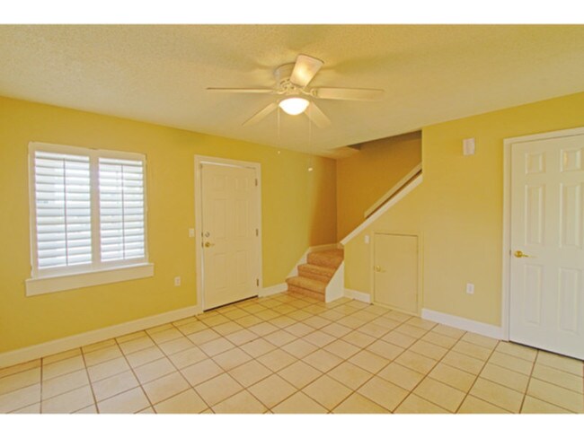 Building Photo - 833 Tarpon Ave