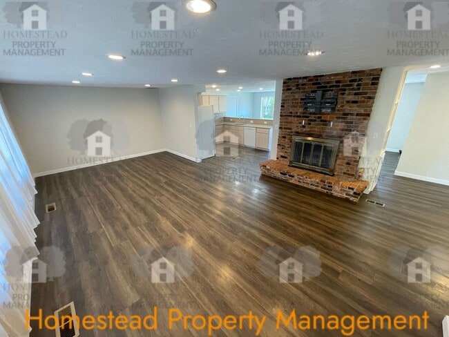Building Photo - 130 Cottonwood Ct