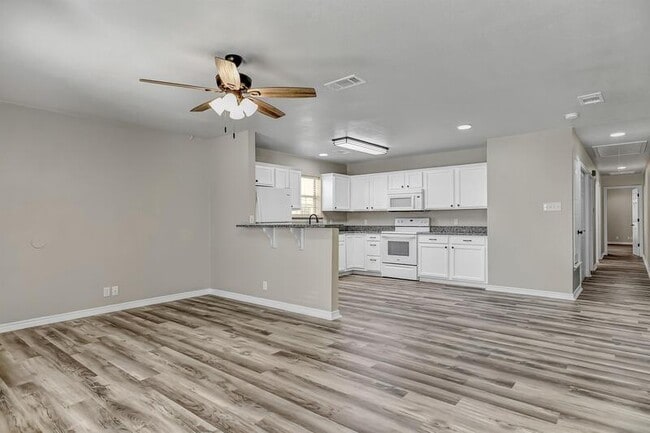 Building Photo - 403-405 N Burdette Ave
