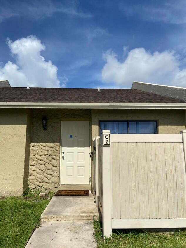 Primary Photo - 10128 Boca Bend E