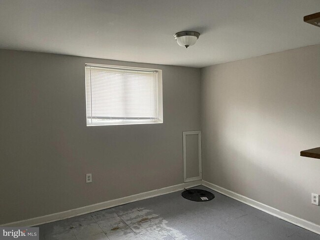 Foto del edificio - 9107 Sudley Rd