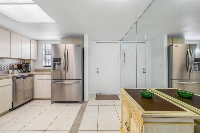 Building Photo - 5640 Ferguson Ct