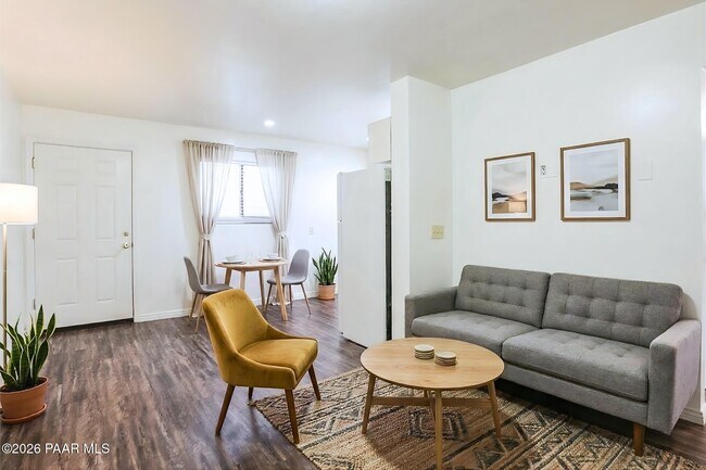 Building Photo - 770 N Dodge Blvd