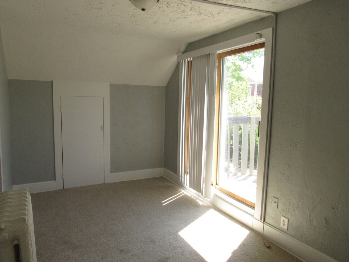 Primary Photo - 824 W Center St
