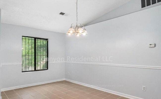 Foto del edificio - 5825 Vernier Dr SW