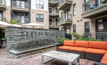 Building Photo - 5880 Inwood Dr