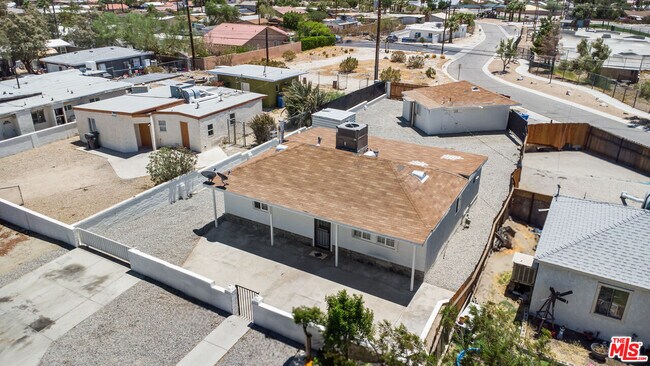 Foto del edificio - 66087 Desert View Ave