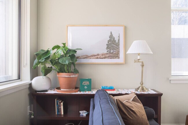 Foto del edificio - 225 E Michigan St