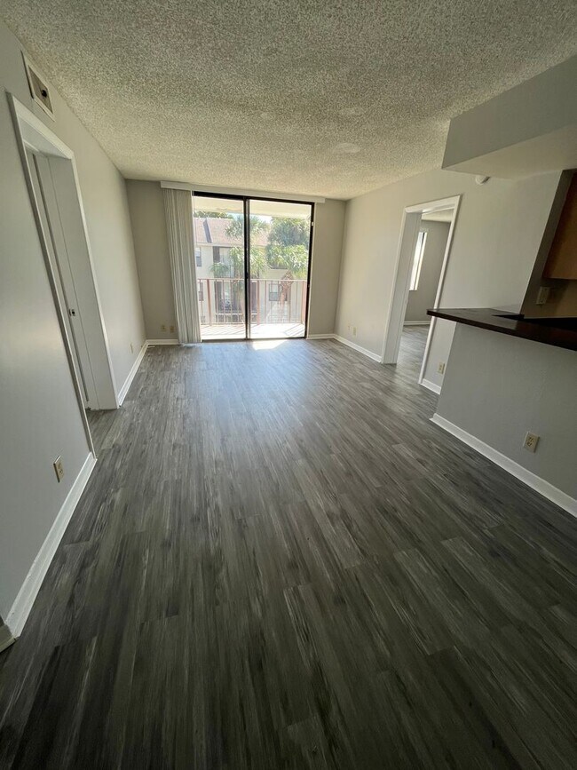 Building Photo - TWO BEDROOM TWO BATHROOM !! WATERFRONT COMMUNITY