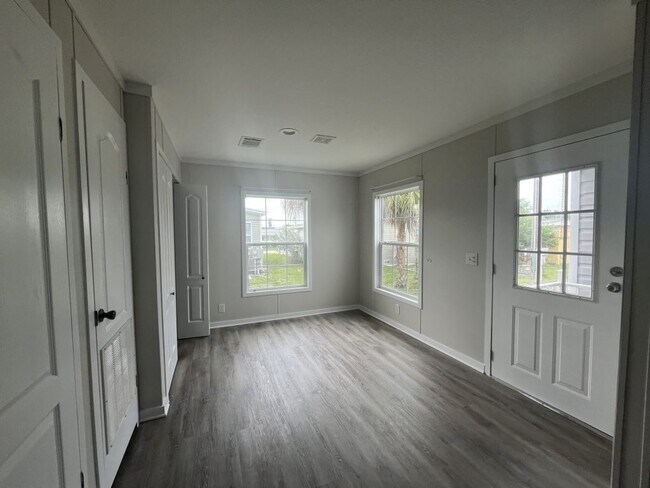Building Photo - 266 Mongoose Ln