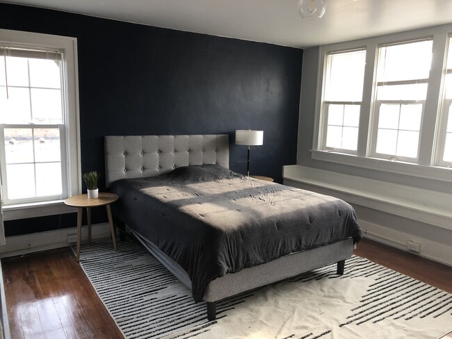 Building Photo - 836 Avenue F