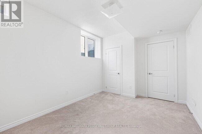 Photo du bâtiment - 100 Nottingham Rd