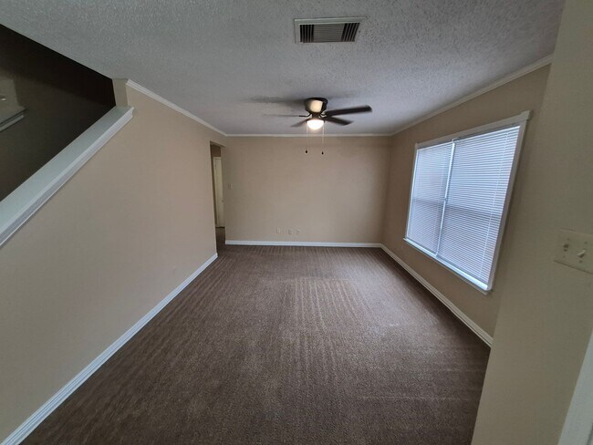 Foto del edificio - 8007 Chestnut Bluff Dr