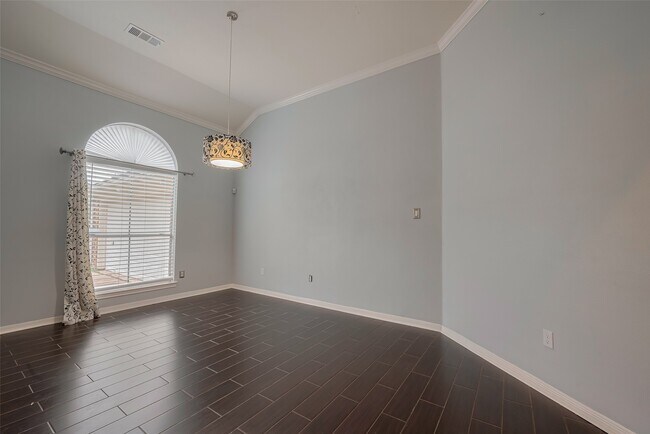 Building Photo - 311 N Esplanade Ln