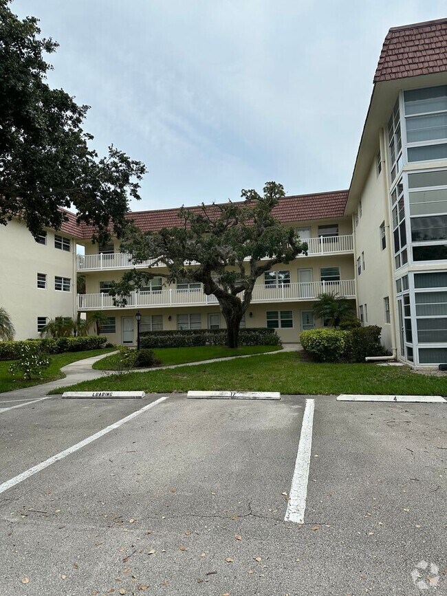Pebble Beach Apartments under 3,000 Indian River Shores, FL 2