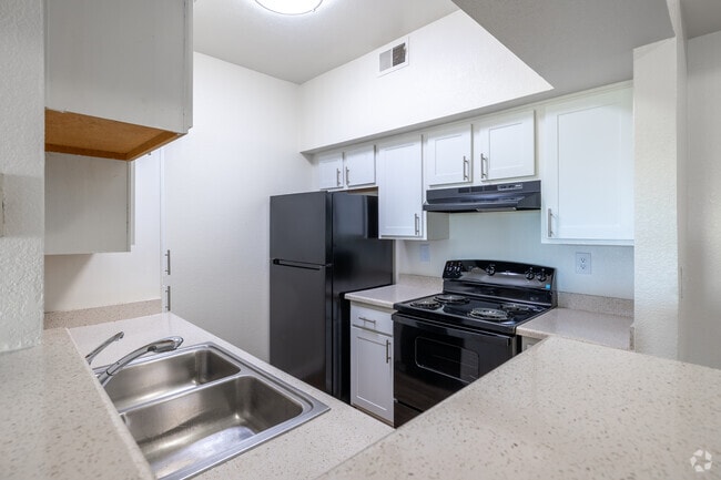 3 habitaciones, 2 baños - 1107 pies cuadrados - Cocina - Village Crest