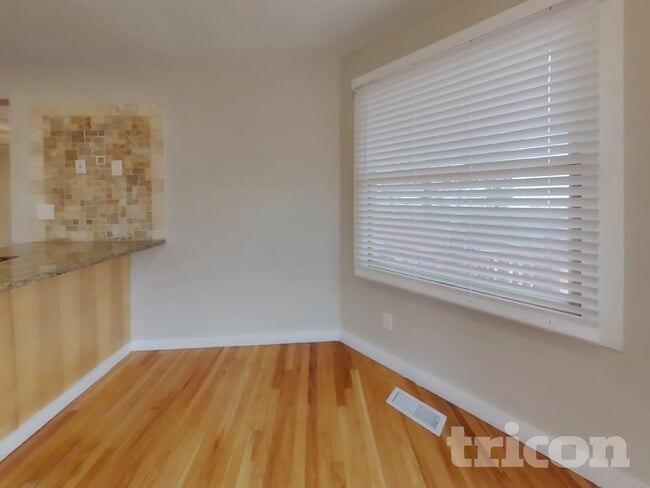 Building Photo - 106 N 49th Ave Ct