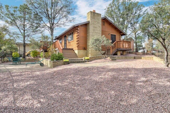 Foto del edificio - Adorable 2 bed / 1 bath Log Cabin