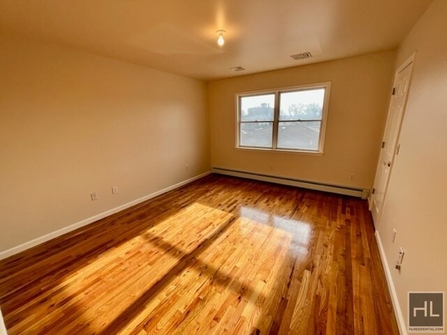 Building Photo - 1078 midland ave bronxville ny 10708
