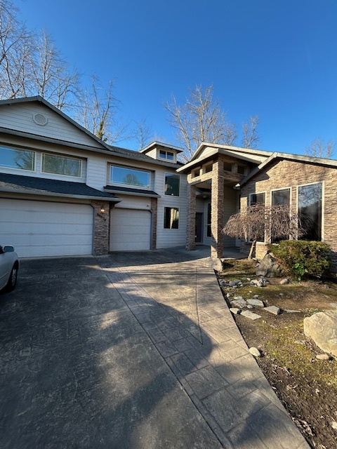 Primary Photo - 20375 NE Lakeside Dr