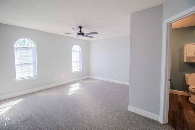 Foto del edificio - 4271 Park Way Ln