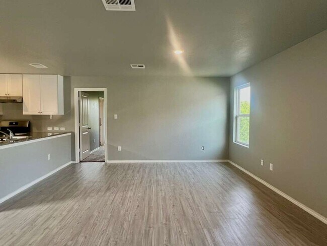 Foto del edificio - Charming 3-Bed Retreat with Open Living & Private Primary Suite in San Antonio