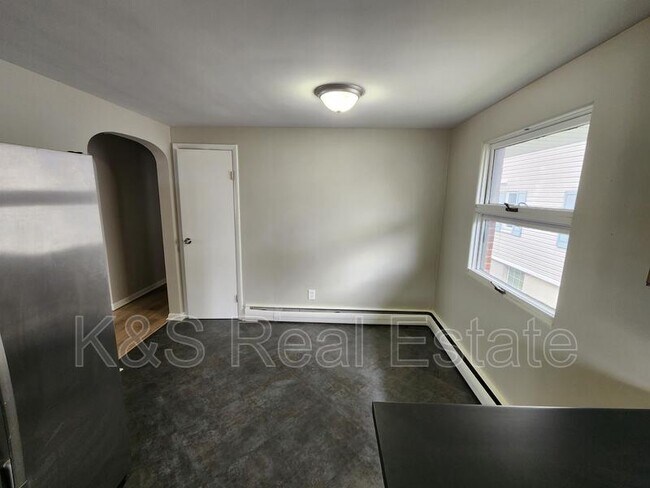 Building Photo - 210 Penn Street