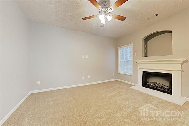 Foto del edificio - 6693 Evans Trce