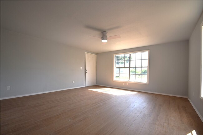 Building Photo - 10655 Keller Rd
