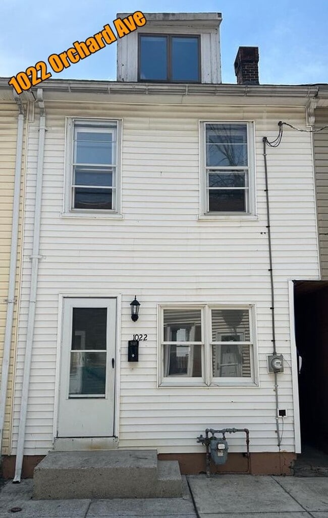 Building Photo - 1022 Orchard St