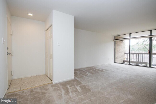 Building Photo - 1645 Parkcrest Cir